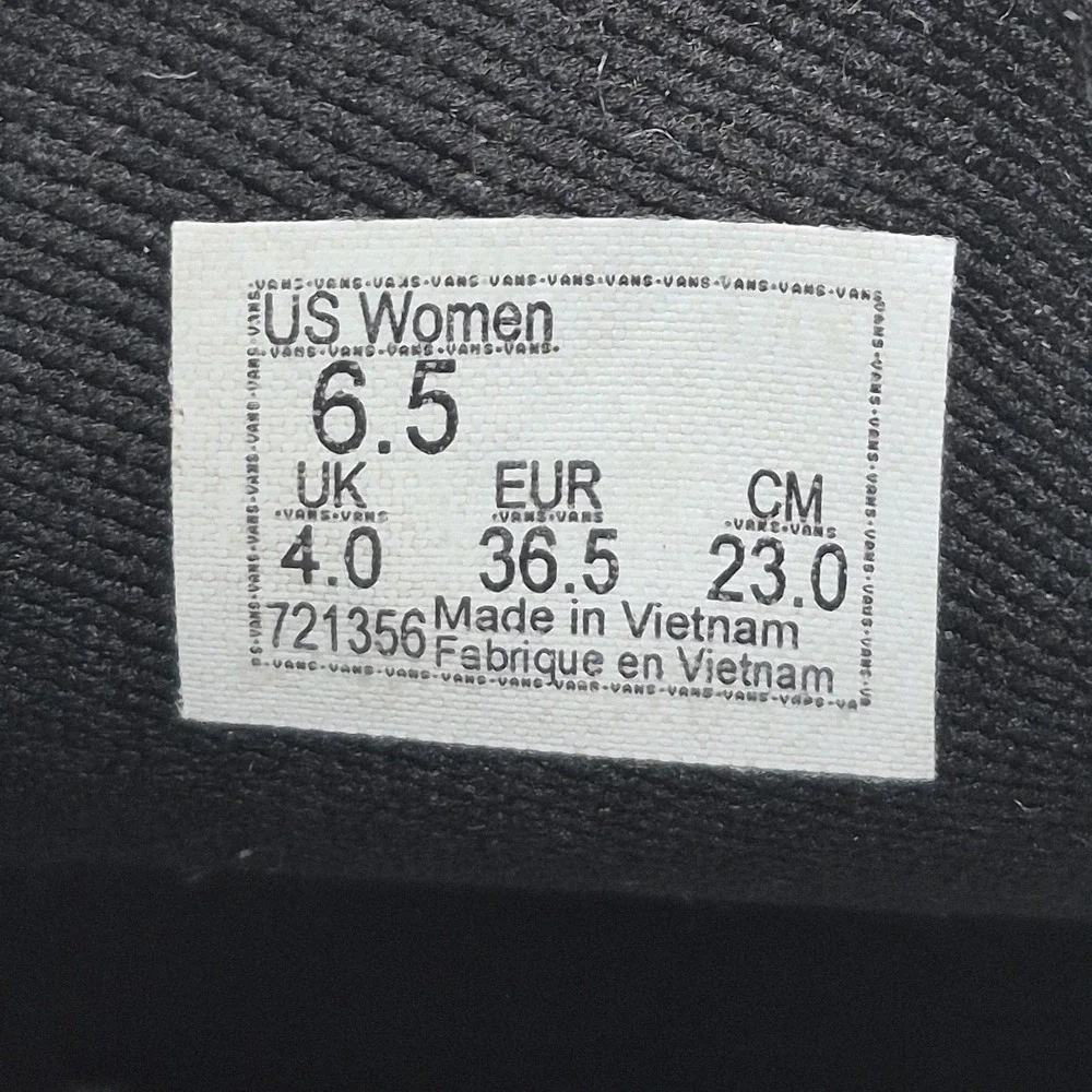 Vans Classic Slip-On Shoes Womens Size 6.5 Black White‎ Perforated Low Top Skate